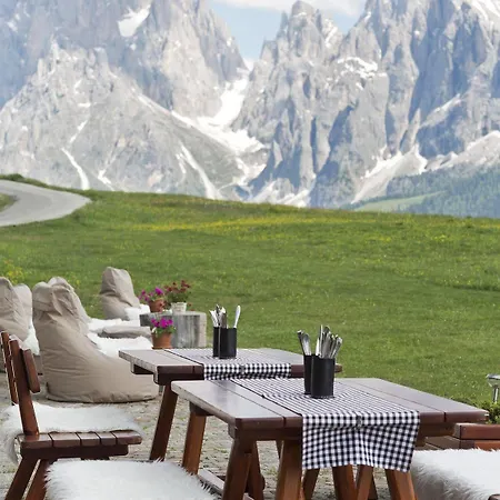Szálloda Icaro Alpe di Siusi